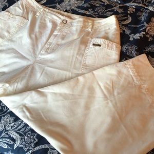 Liz Claiborne white wide leg capris. 100%cotton.